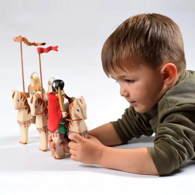 Bumbu Toys | Dacian Knight with Spear, Shield & Dragon Banner