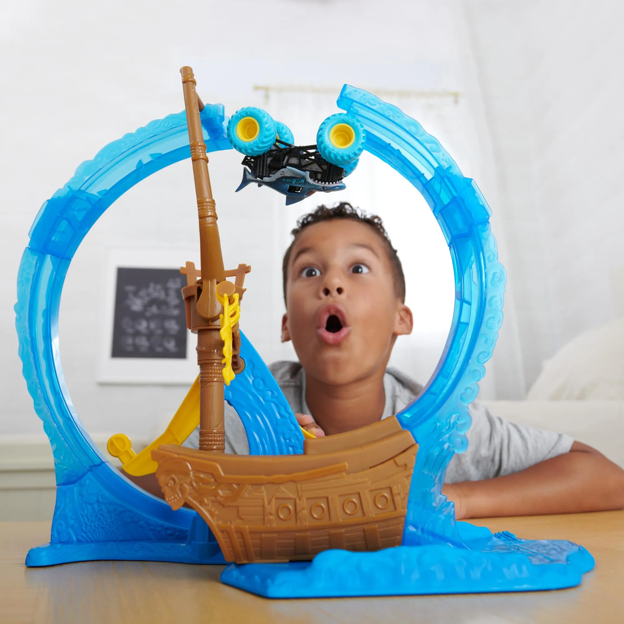 Monster Jam Megalodon Loop Of Doom Stunt Playset