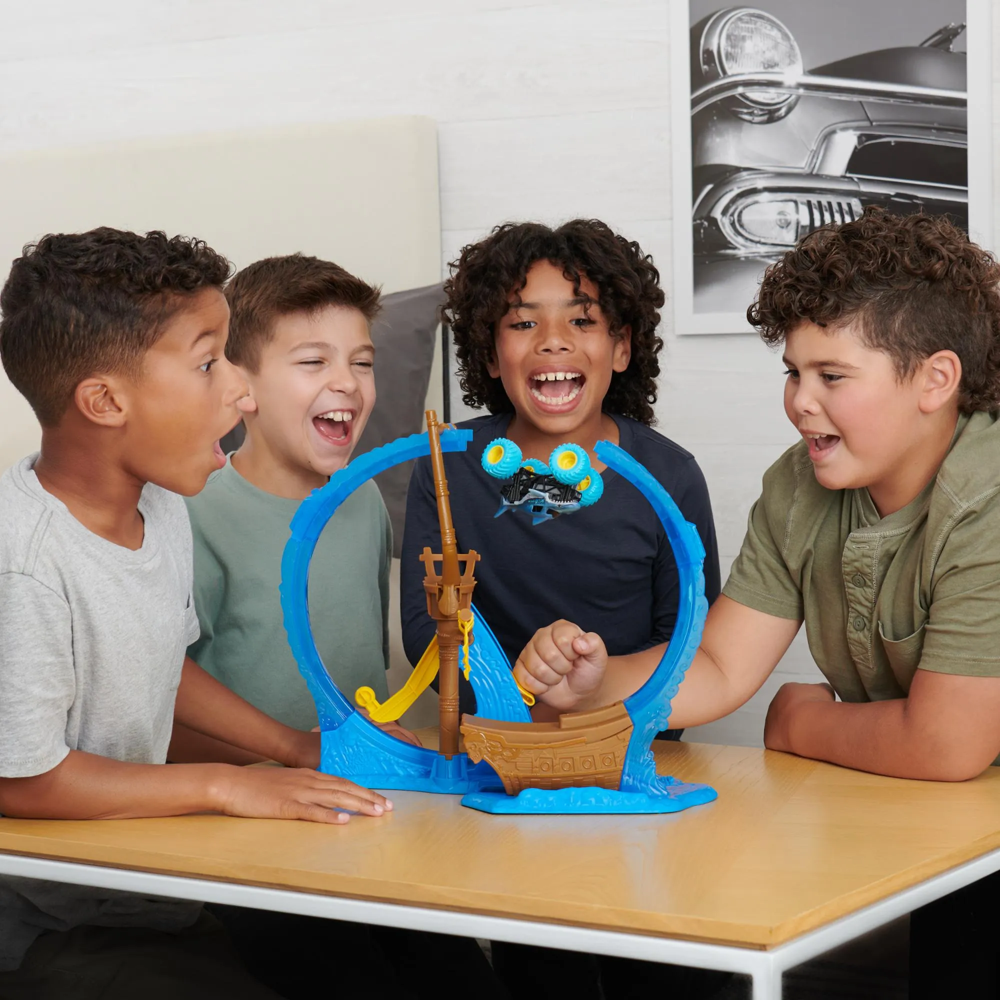 Monster Jam Megalodon Loop Of Doom Stunt Playset
